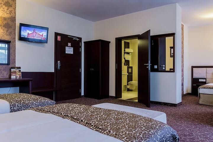 Room 6 of 72