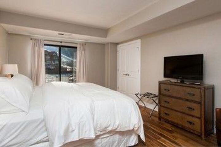 Room 10 of 25