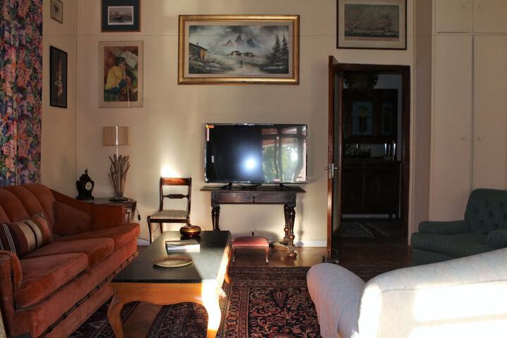 Lounge 57 of 64