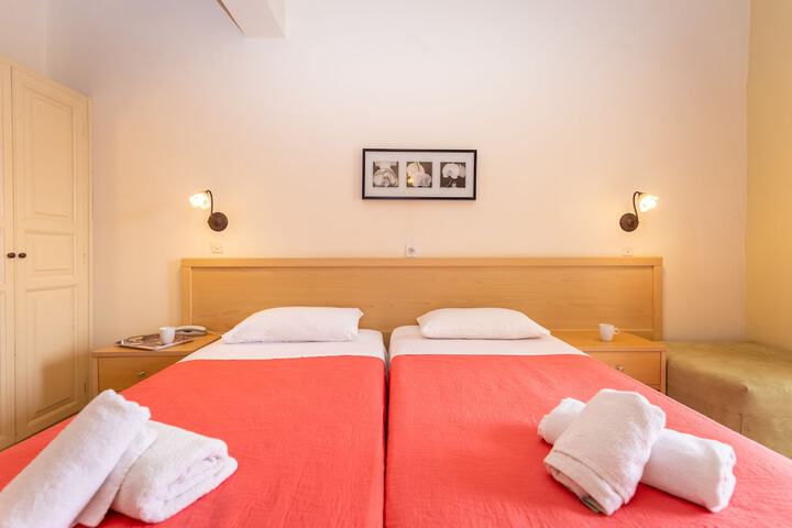 Room 6 of 71