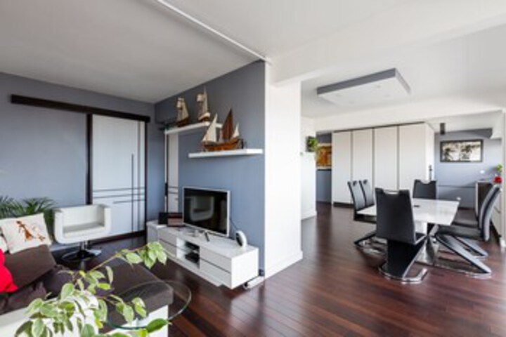 Room 9 of 19