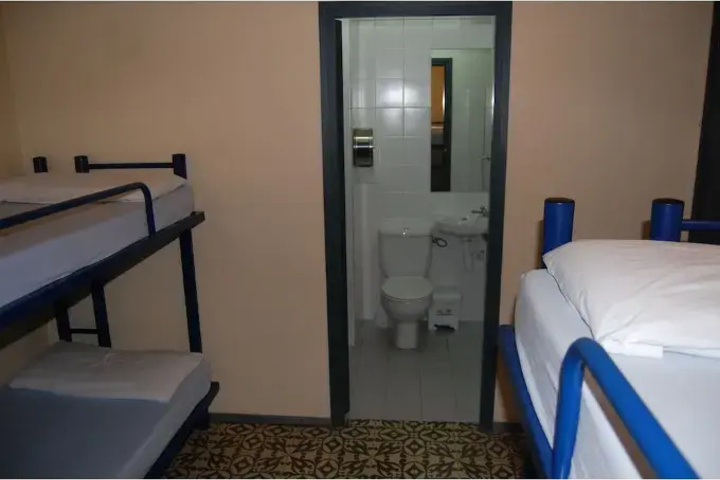 Room 8 of 21