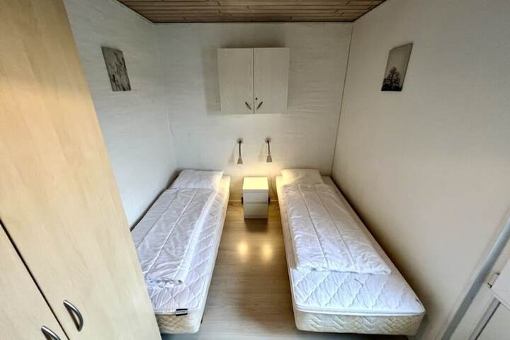 Room 2 of 41