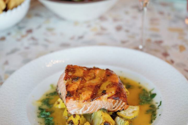 Dining 75 of 99