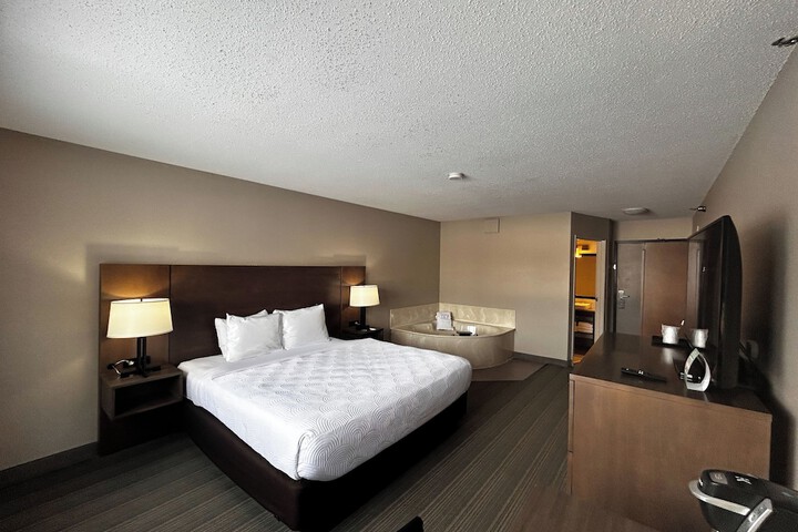 Room 11 of 28