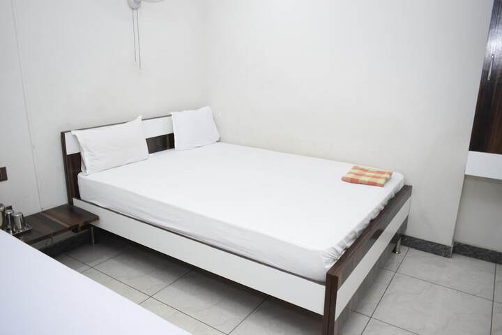 Room 32 of 49