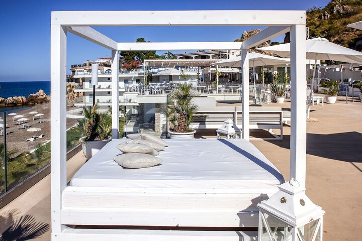 Sundeck 50 of 62