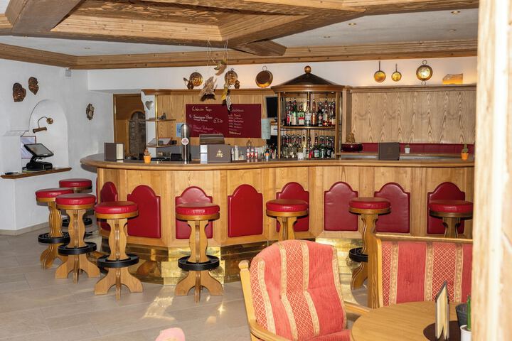 Lounge 79 of 85