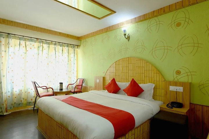 Room 6 of 14