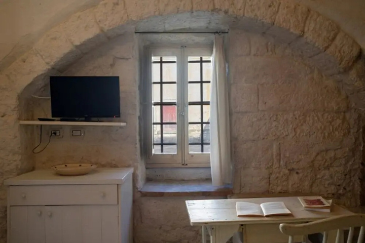 Room 2 of 12