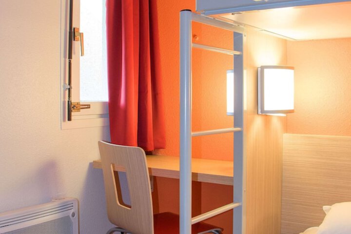 Room 3 of 27