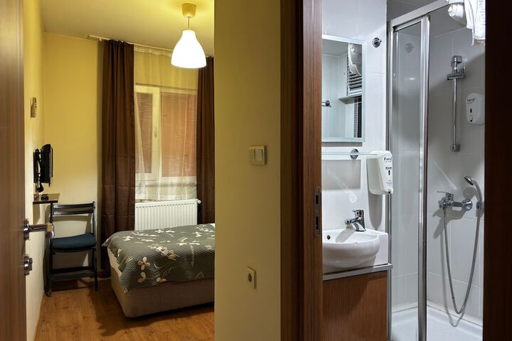 Room 11 of 23