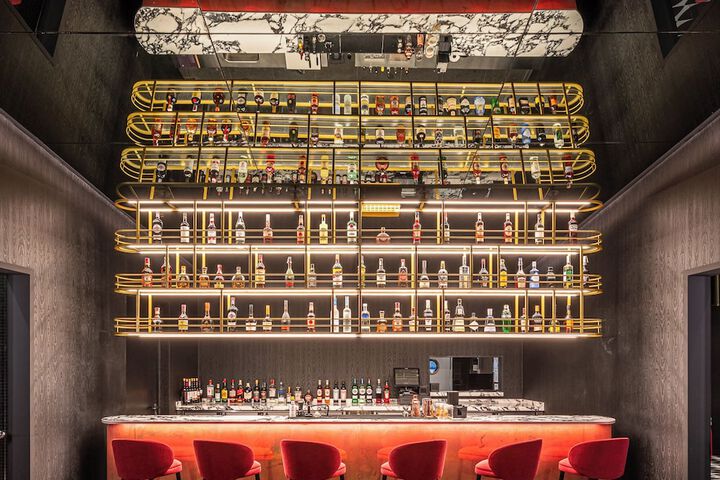 Lounge 56 of 63