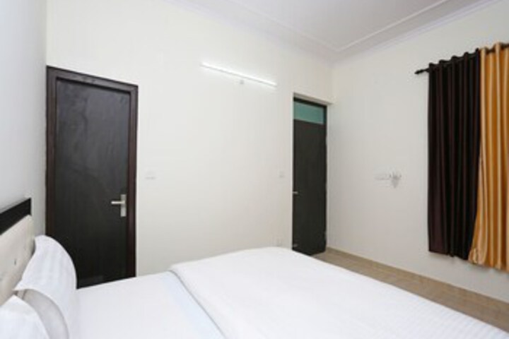 Room 16 of 16