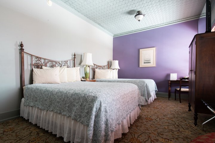 Quadruple Executive Queen Bed (5 of 16)