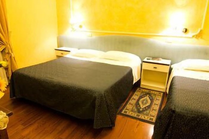 Room 11 of 36