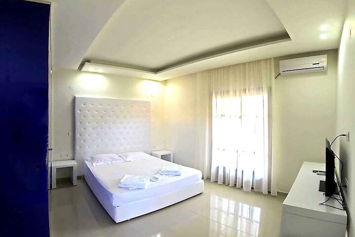 Room 2 of 52