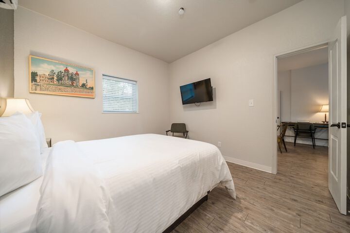 Superior Room 1 Queen Bed (43 of 168)