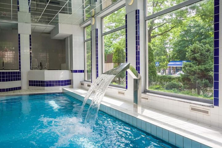Pool 17 of 28