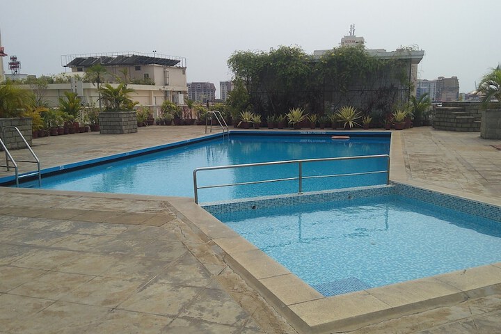 Hotel with Pool