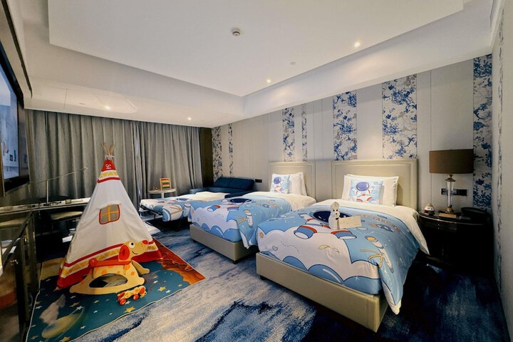 Room 21 of 93