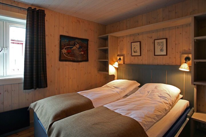 Room 3 of 142