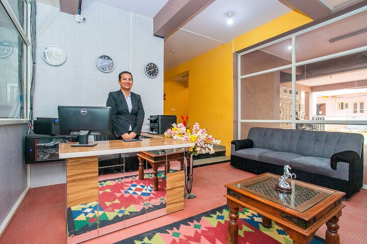 Oyo 16500 Airport Royal Comforts