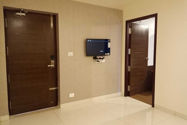 Room 17 of 33