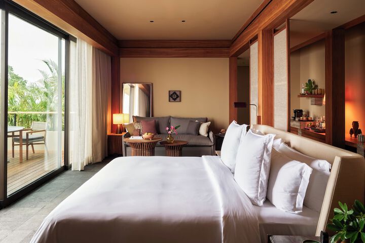 Room 8 of 100