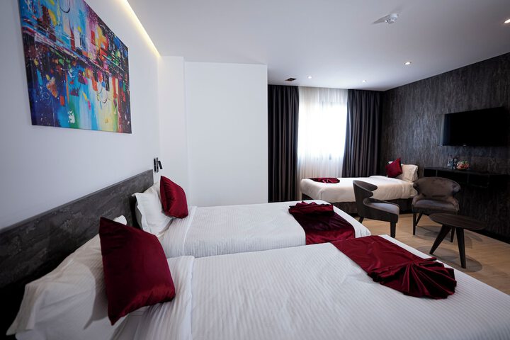 Room 10 of 25