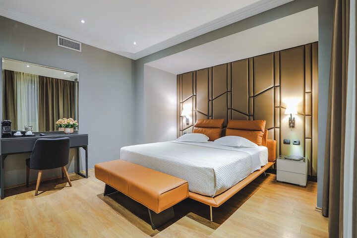 Room 8 of 48