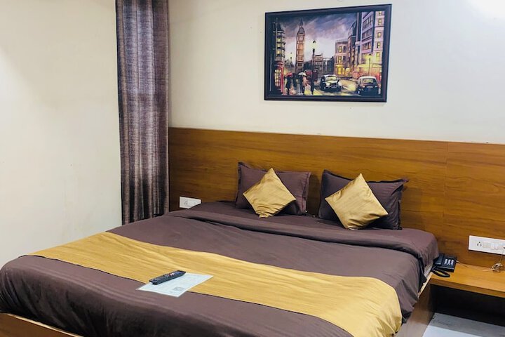Room 10 of 19
