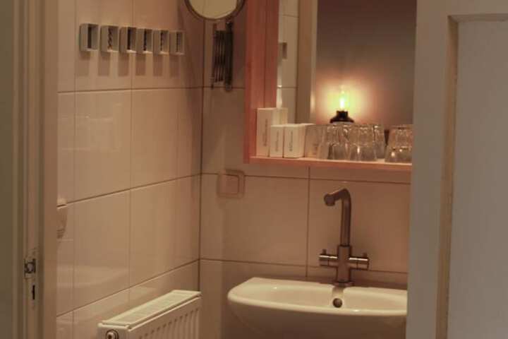 Room 33 of 44