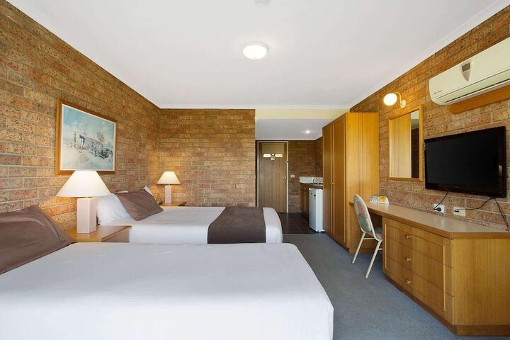 Room 6 of 17