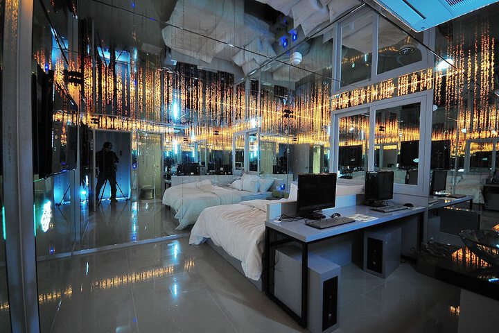 Room 7 of 32
