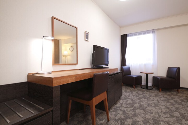 Room 11 of 20