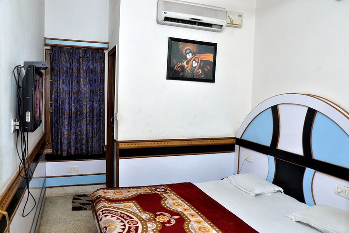 Room 6 of 27