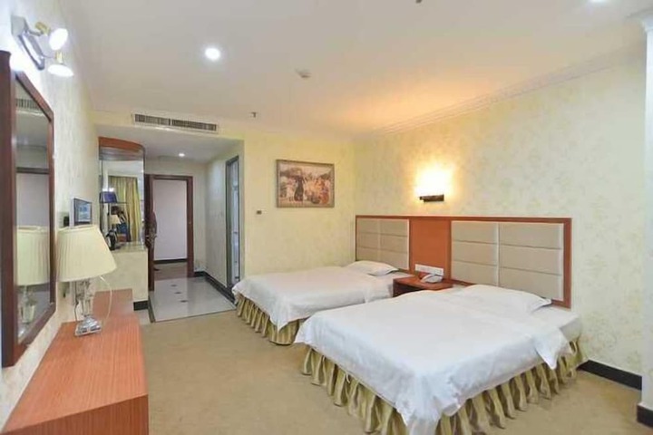 Room 7 of 12