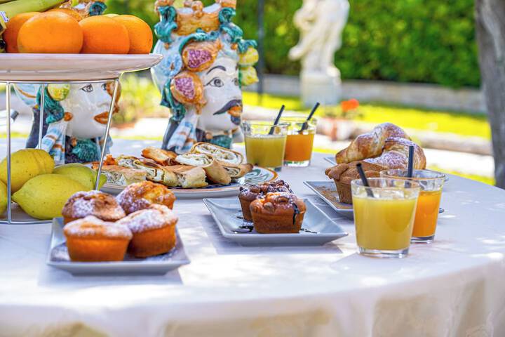 Breakfast/Coffee Service 50 of 72