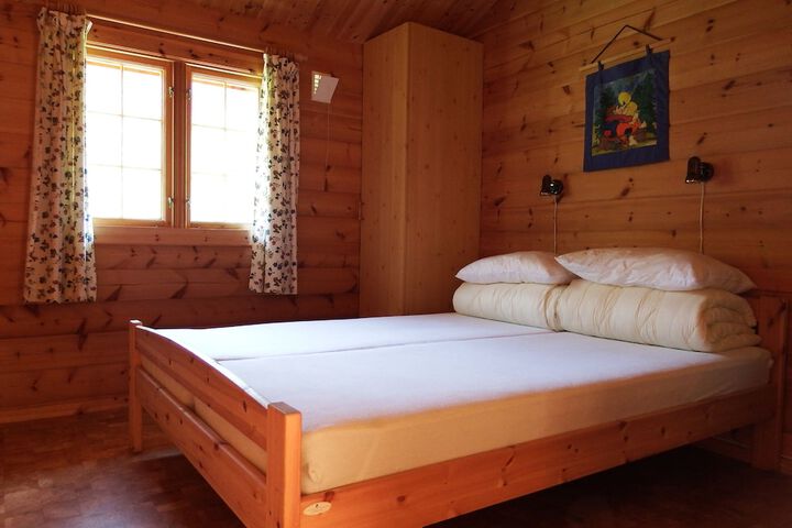 Room 2 of 10