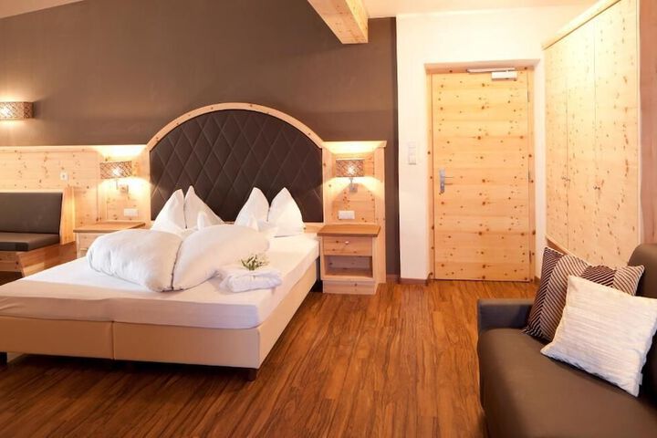 Room 3 of 61