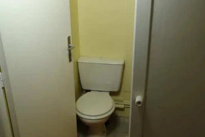 Room 8 of 12