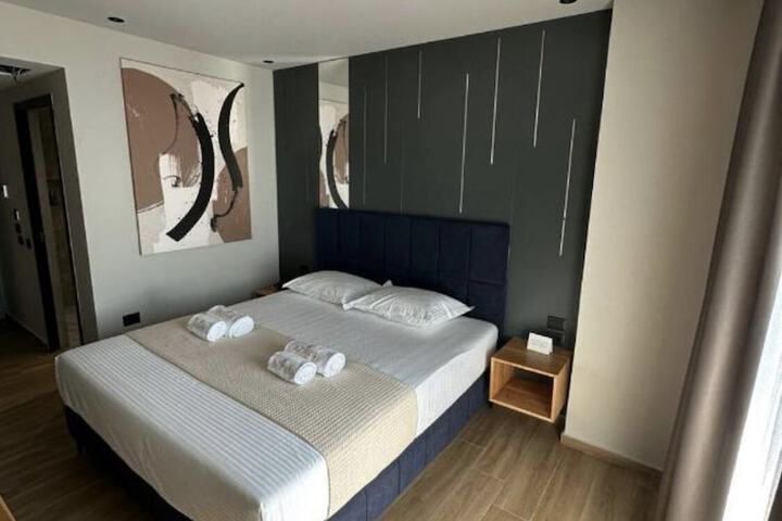 Room 4 of 17