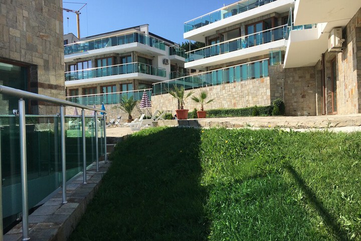 Hotel Exterior 20 of 25