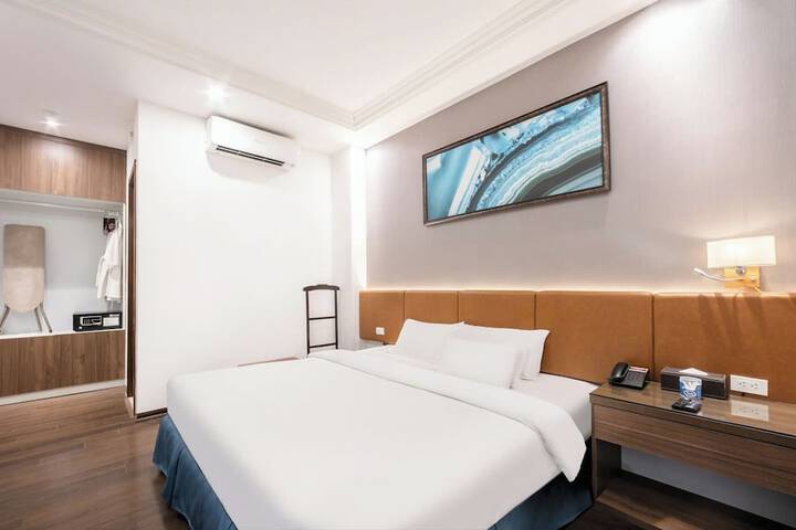 Room 8 of 23