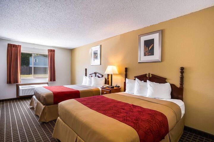 1 Queen Bed (2 of 14)