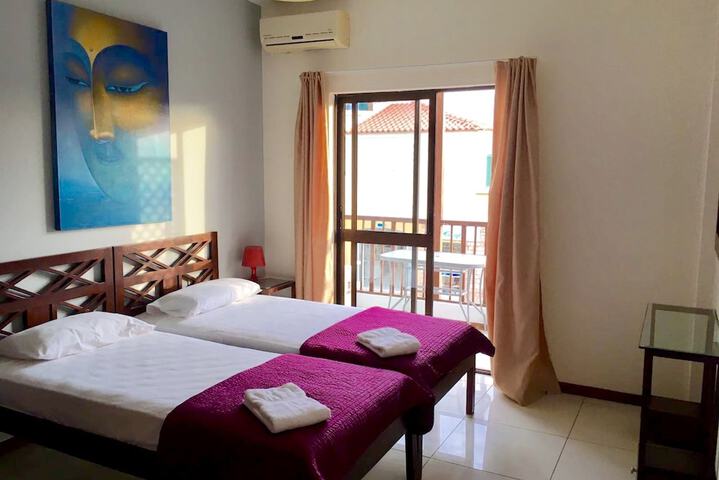 Room 12 of 77