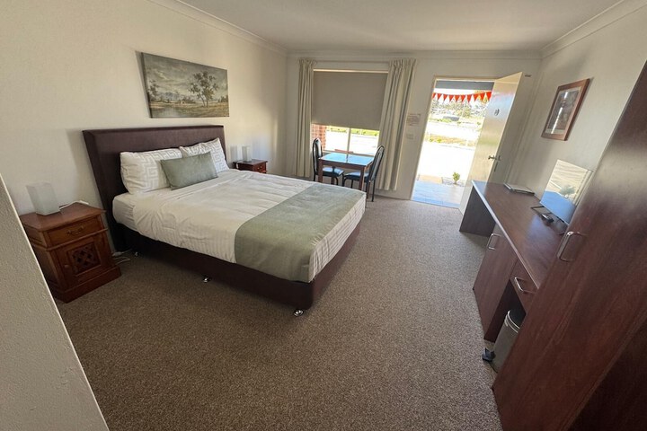 Room 5 of 26