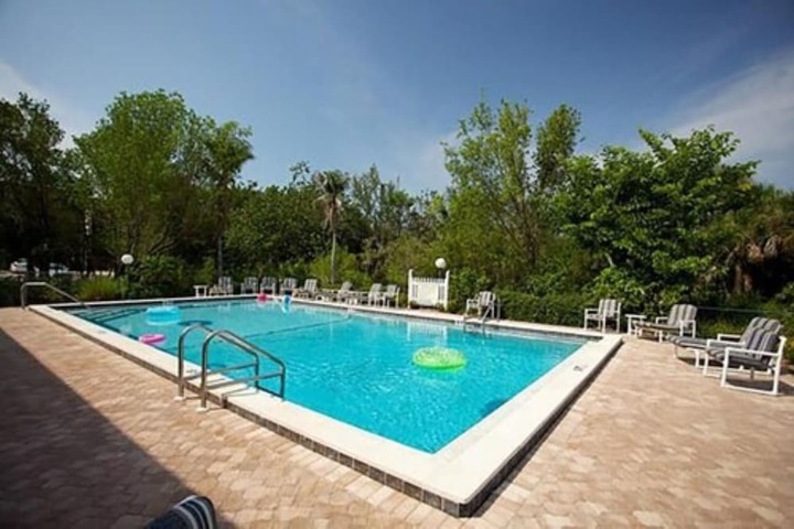 Hotel Pool