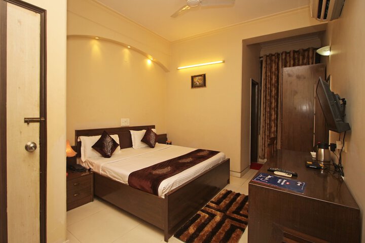 Room 6 of 14